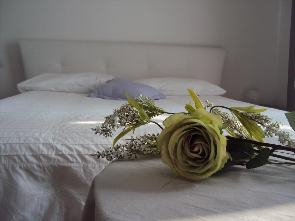 B&B Rosa Del Garda Lazise Habitación foto
