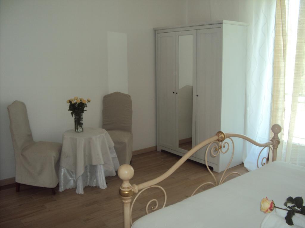 B&B Rosa Del Garda Lazise Habitación foto